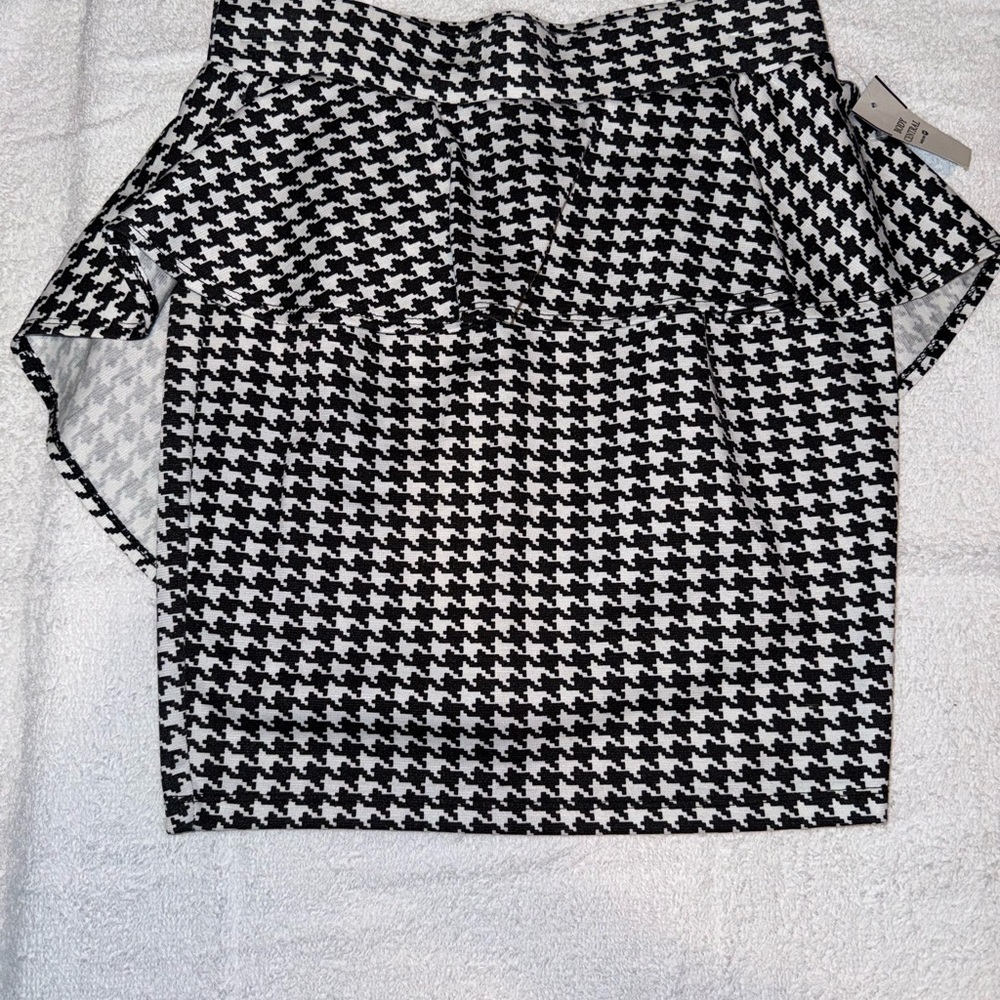 Black and White Houndstooth Skirt